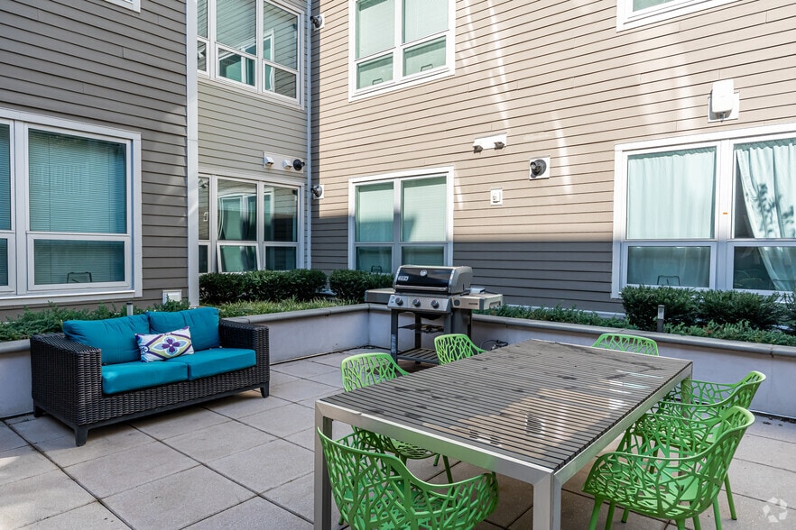 More Photos Of 200 College St, New Haven Apartments For Lease
