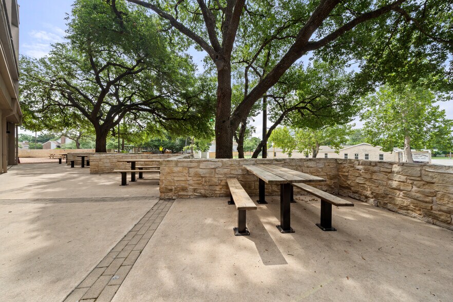 More Photos Of 7620 Guadalupe St, Austin Office For Lease
