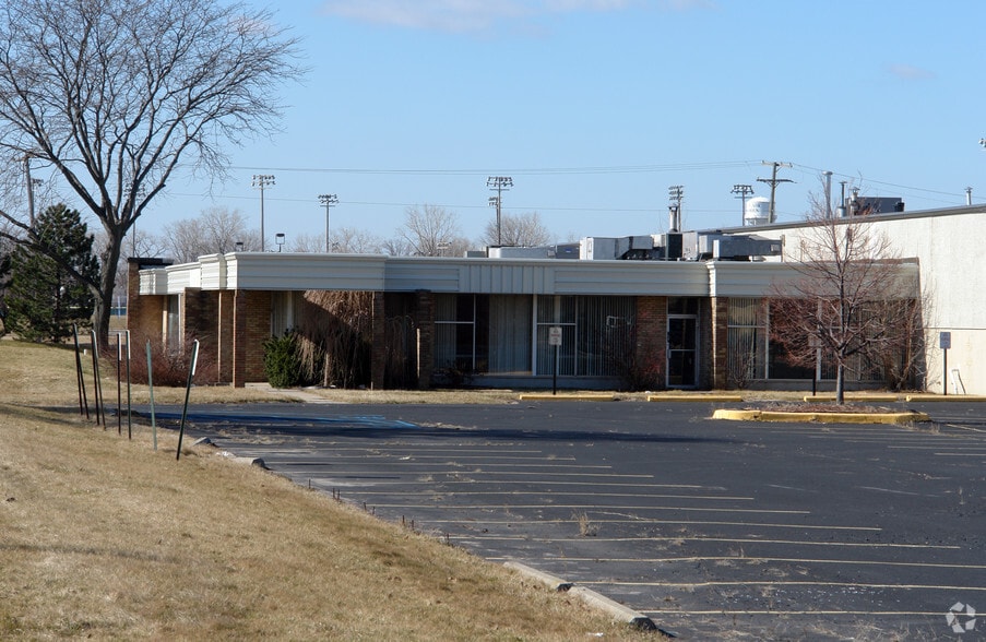 More Photos Of 33195 Harper Ave, Saint Clair Shores Manufacturing For Lease