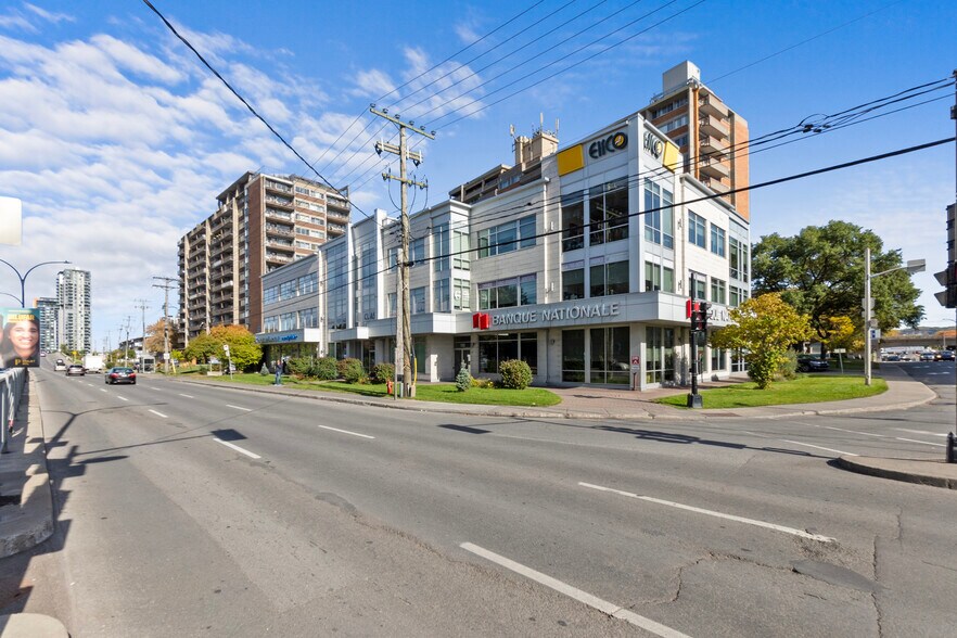 More Photos Of 180 Boul De La Côte-Vertu, Saint-Laurent Office For Sale