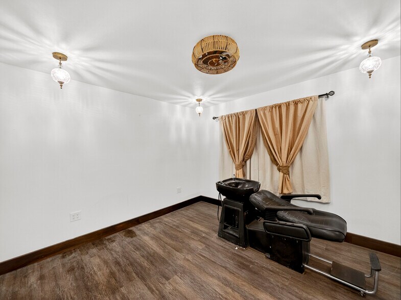 More Photos Of 612 N Third Street, Princeton Office For Sale