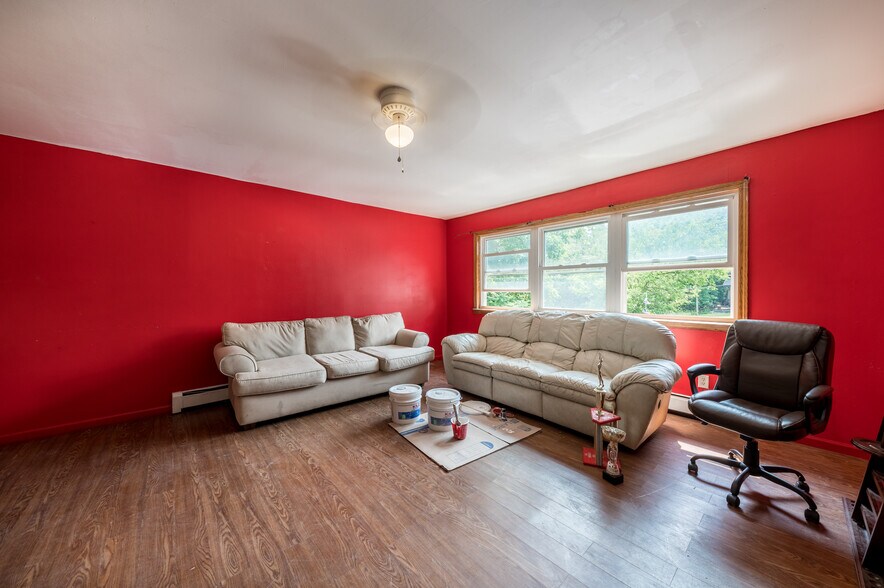 112 Waverly St, WV 26505 Sorority Fraternity House For