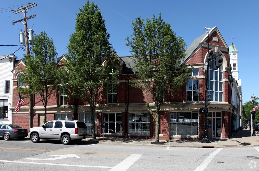 More Photos Of 10 1/2 E Washington St, Chagrin Falls Storefront Retail Office For Lease
