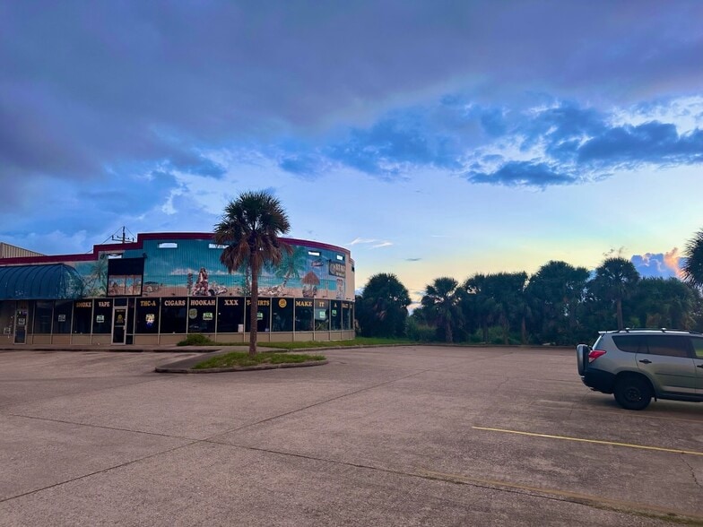More Photos Of 3802 Cove View Blvd, Galveston Convenience Store For Sale