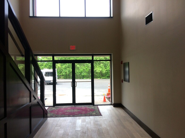 More Photos Of 337 Turnpike Rd, Southborough Research And Development For Lease