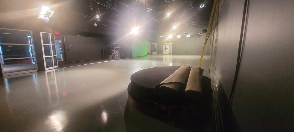 More Photos Of 116 County Line Rd W, Westerville Loft Creative Space For Sale