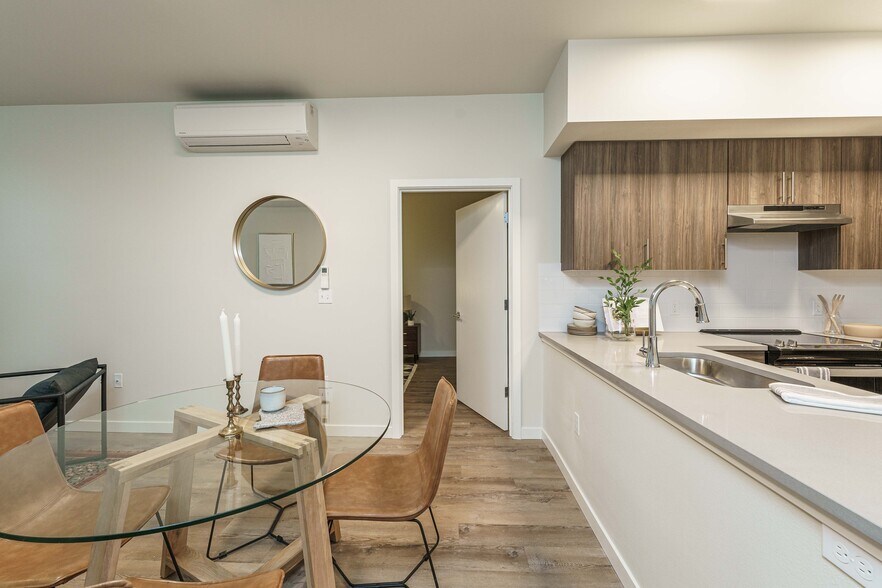 More Photos Of 1311 SW Gibbs St, Portland Apartments For Sale