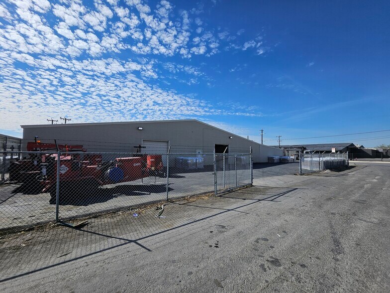 More Photos Of 2103 Danbury St, San Antonio Manufacturing For Sale