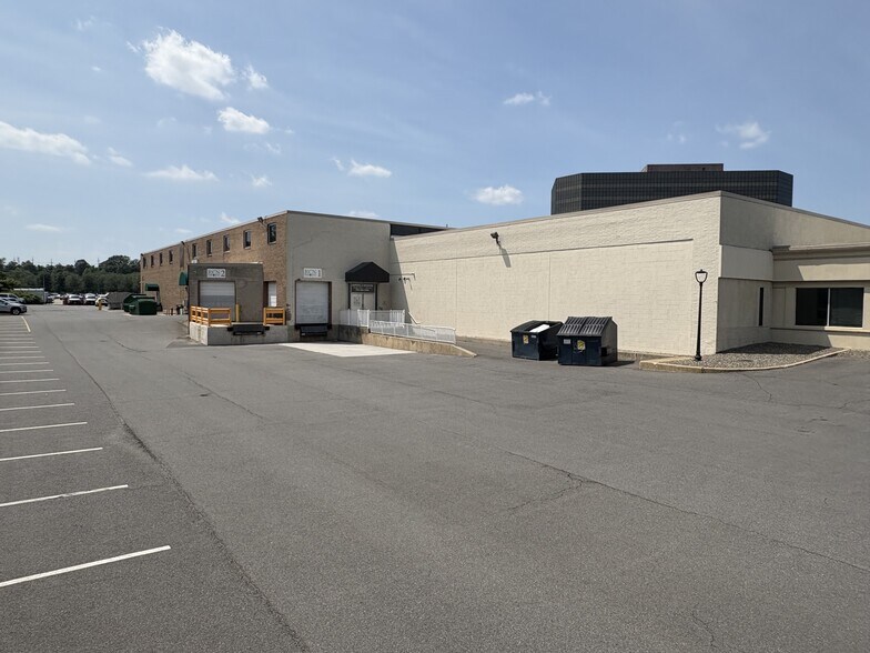 More Photos Of 135 Raritan Center Pky, Edison Light Distribution For Lease