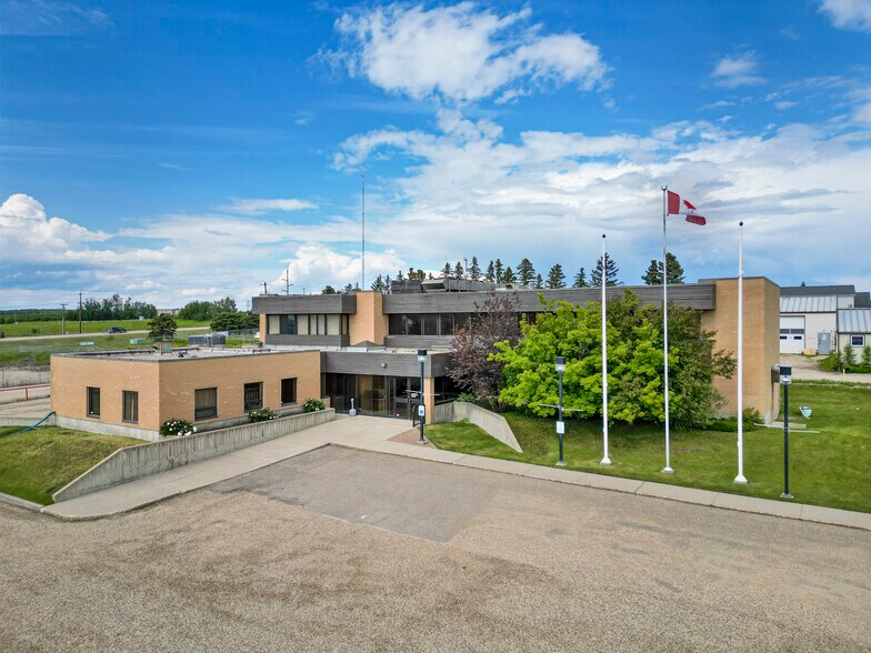 More Photos Of 5516 Industrial Rd, Rocky Rapids Office For Lease