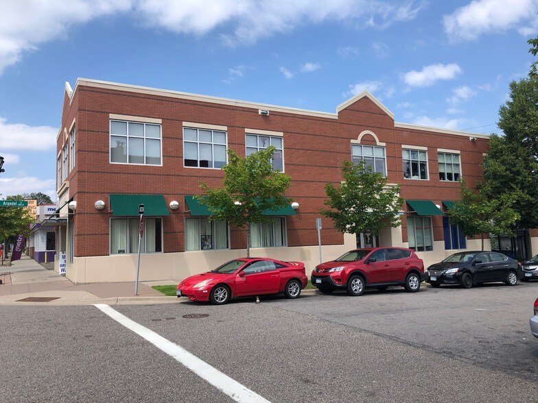 More Photos Of 441 University Ave W, Saint Paul Storefront Retail Office For Lease