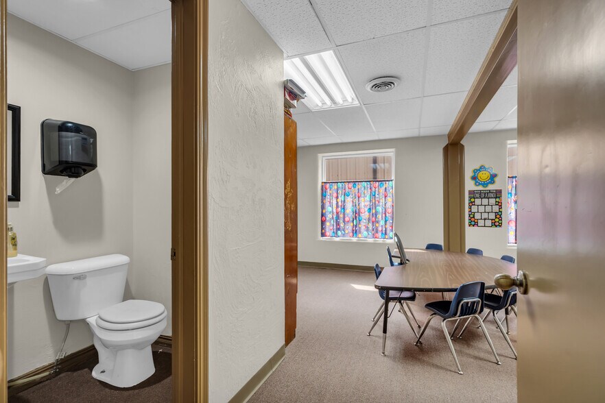 More Photos Of 727 4th St, Healdton Specialty For Sale