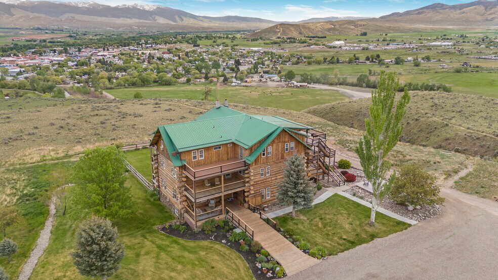 More Photos Of 13 Gott Ln, Salmon Hospitality For Sale