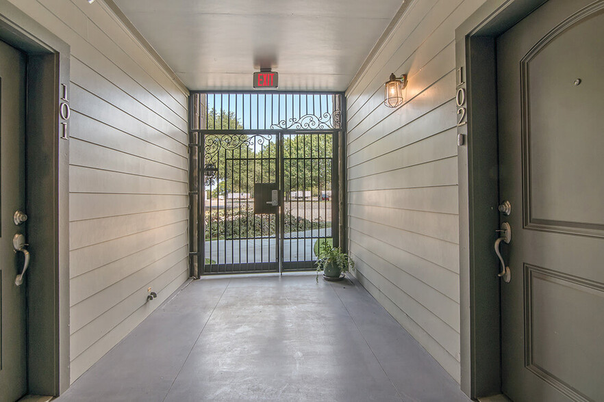 More Photos Of 404 Industrial St, Denton Apartments For Sale
