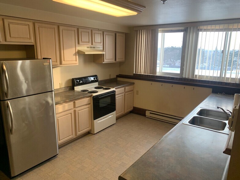 More Photos Of 400 1st Ave SW, Chisholm Apartments For Sale