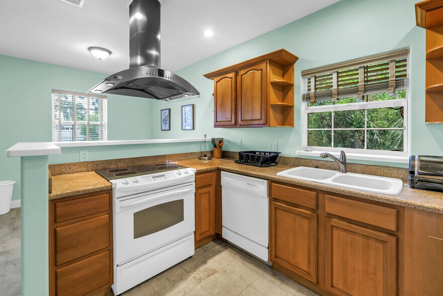 More Photos Of , Tampa Multifamily For Sale