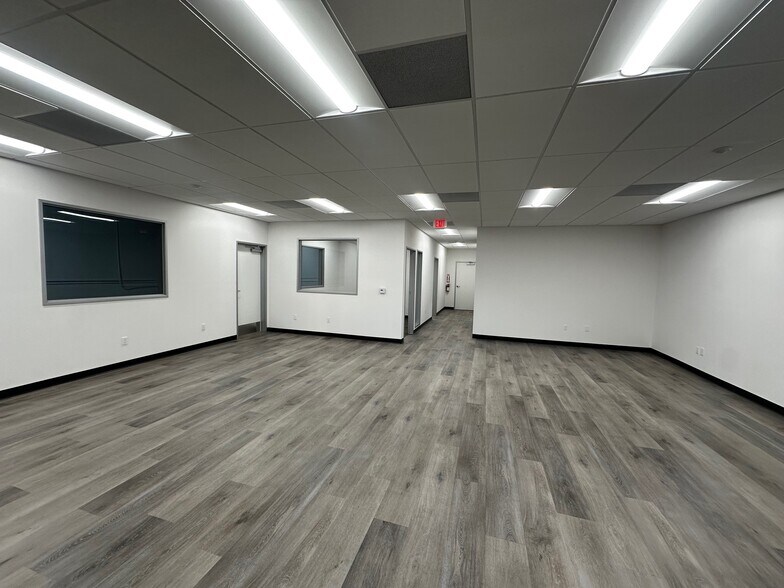 More Photos Of 15610-15630 S Figueroa St, Gardena Warehouse For Lease