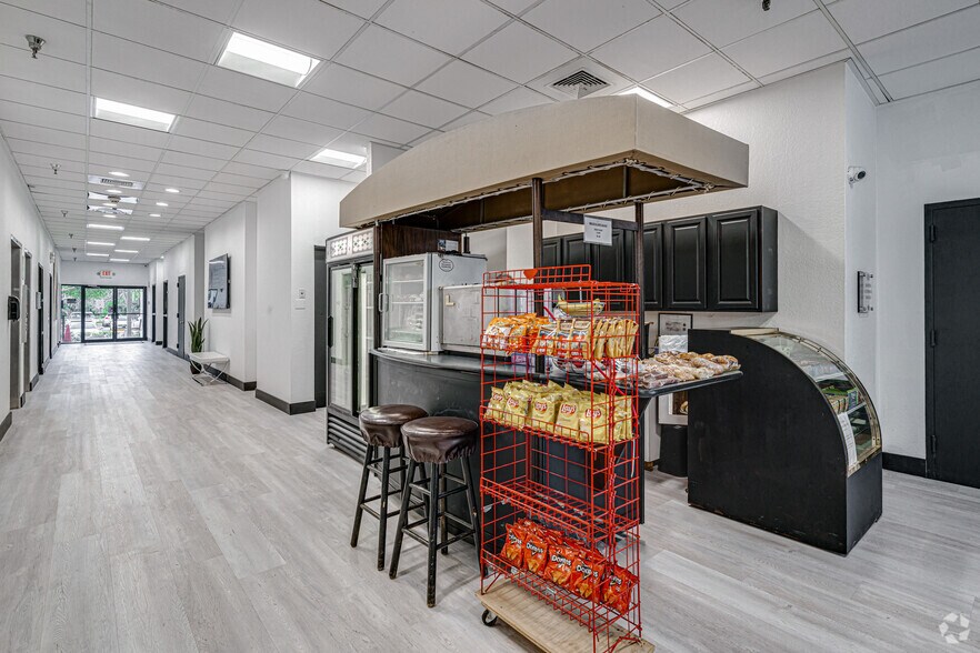 More Photos Of 2328 10th Ave N, Lake Worth Office For Lease