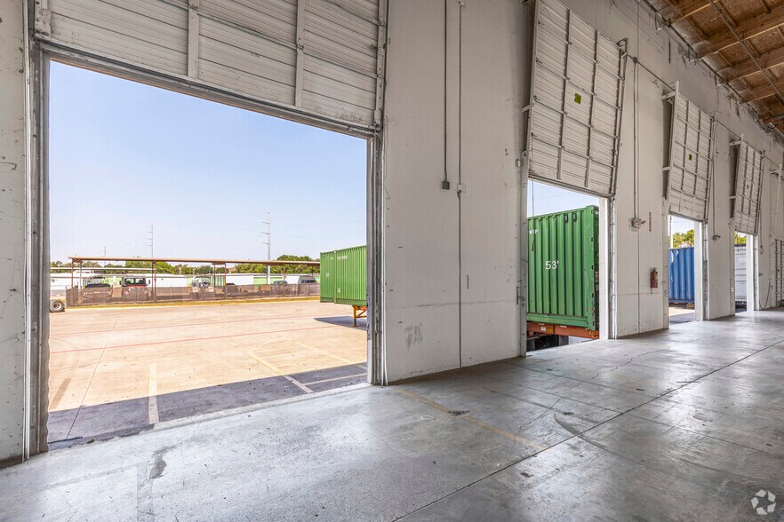 More Photos Of 850 Northlake Dr, Coppell Warehouse For Lease