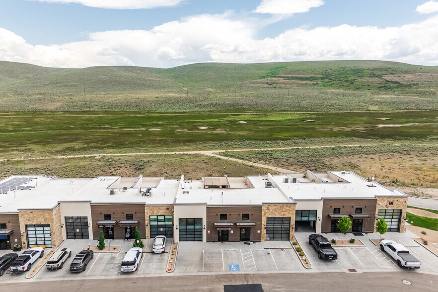 More Photos Of 4554 Forestdale Dr, Park City Light Manufacturing For Sale