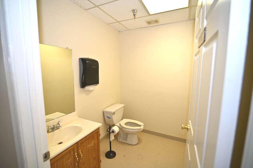 More Photos Of 6 Industrial Park, Waldorf Medical For Lease