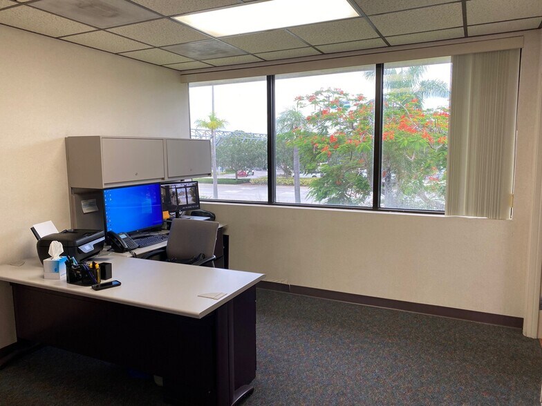 More Photos Of 4119 Blue Heron Blvd W, Riviera Beach Office For Sale
