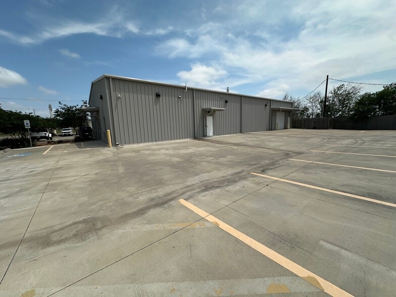 More Photos Of 6523 Teamwork Trl, Corpus Christi Warehouse For Lease