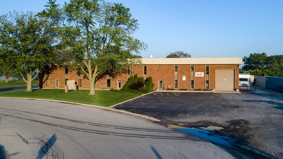 More Photos Of 20620 Burl Ct, Joliet Warehouse For Lease