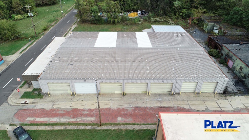 More Photos Of 107 N Hine St, Youngstown Industrial For Sale