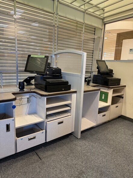 More Photos Of 680 S State St, Ukiah Drugstore For Sale