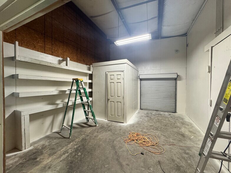 More Photos Of 2385 Corbett St, Jacksonville Warehouse For Lease