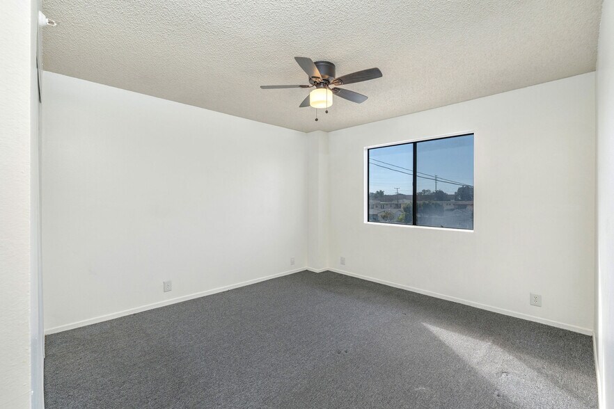 More Photos Of 12501 Kornblum Ave, Hawthorne Apartments For Sale
