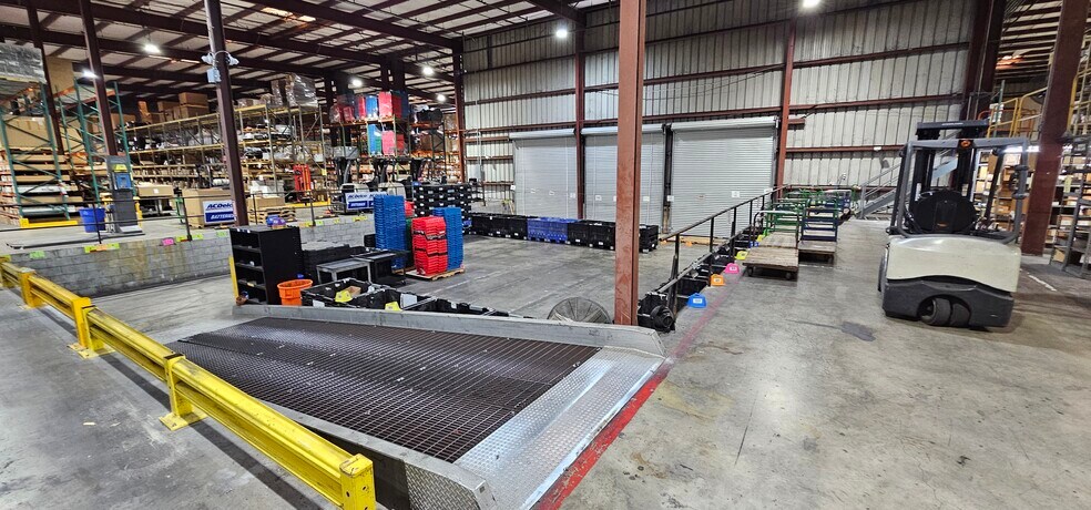 More Photos Of 3053 Industrial 31st St, Fort Pierce Warehouse For Sale