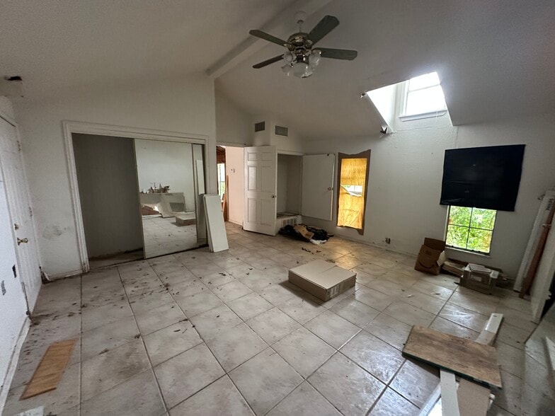 More Photos Of 6628 Crestway Dr, San Antonio Flex For Sale