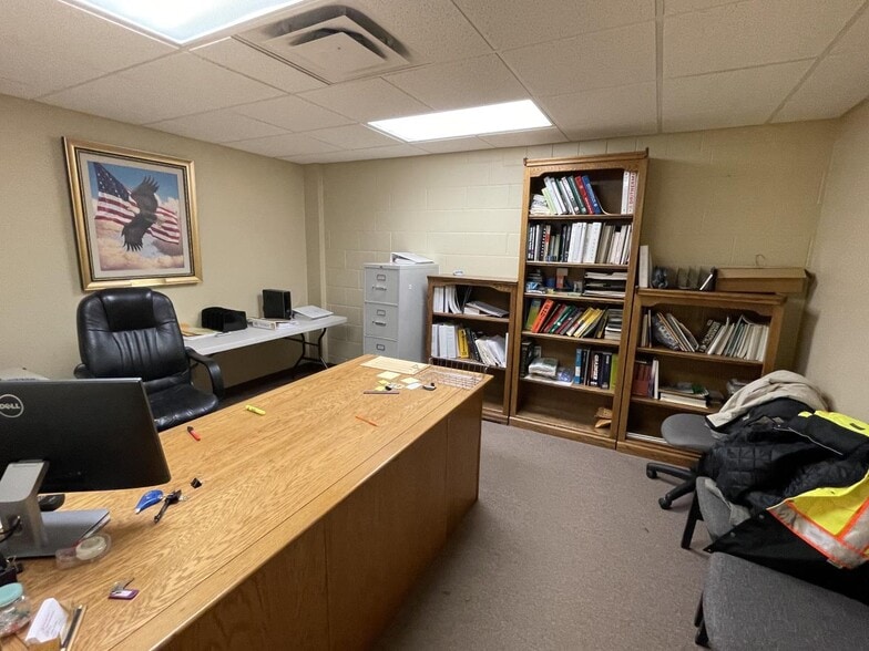 More Photos Of 6671 Shepherdsville Rd, Elizabethtown Warehouse For Lease