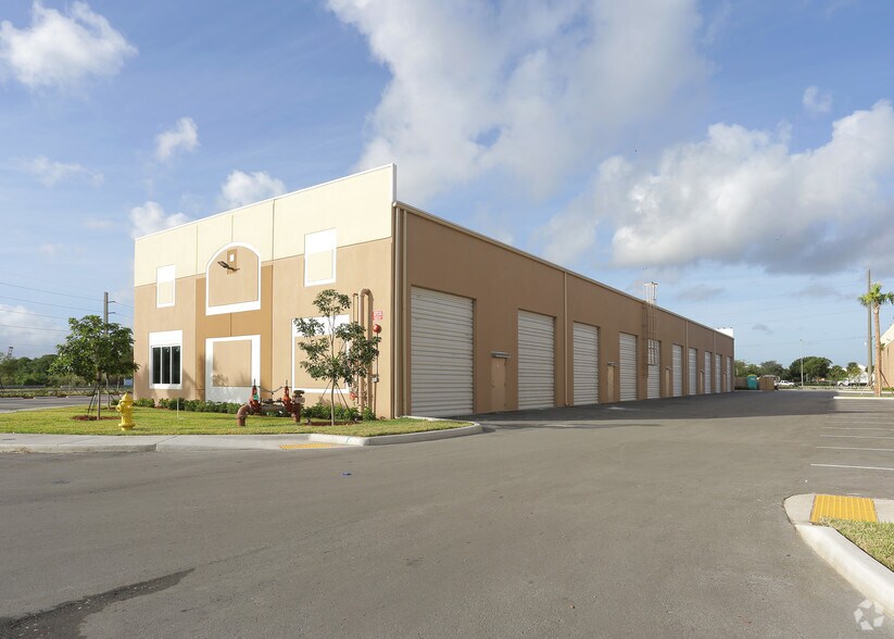 More Photos Of 2051 Green Rd, Deerfield Beach Warehouse For Lease