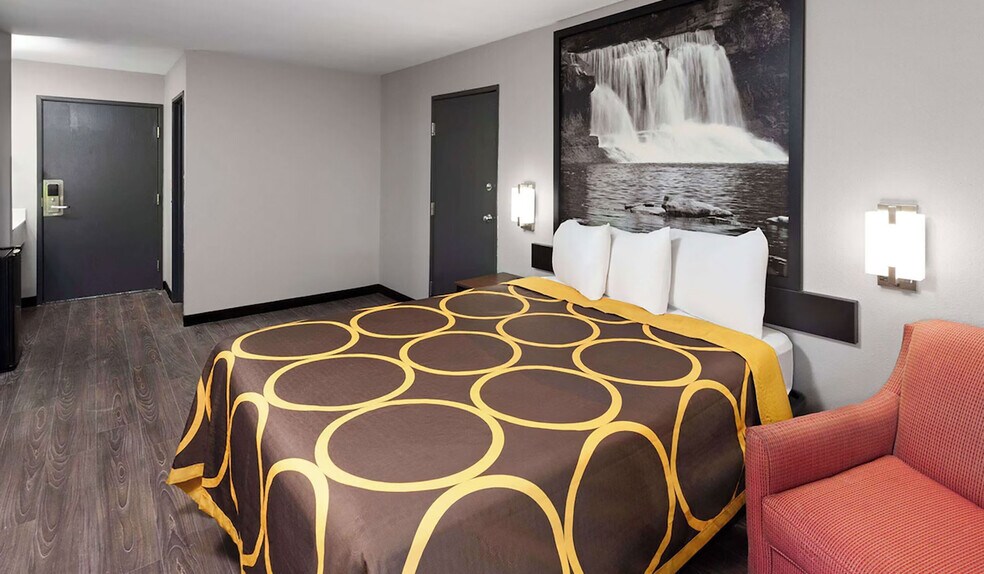 More Photos Of 425 S West St, Olney Hotel For Sale