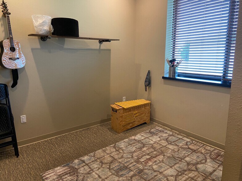 More Photos Of 245 N Metro Dr, Appleton Storefront Retail Office For Lease