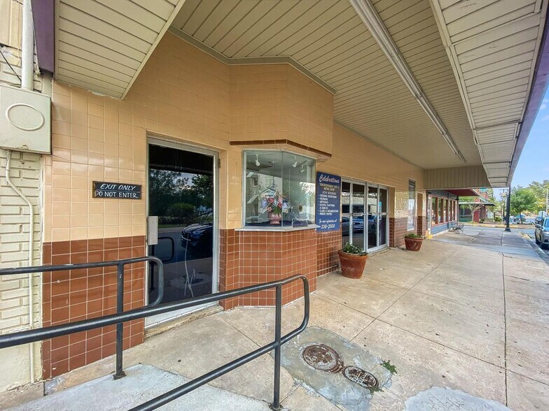 More Photos Of 108 109 N 3rd st, Leesville Sports And Entertainment For Sale