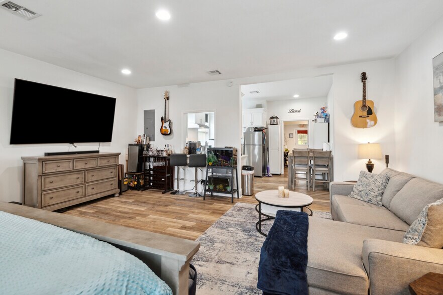 More Photos Of 8228 Oak St, New Orleans Office For Sale