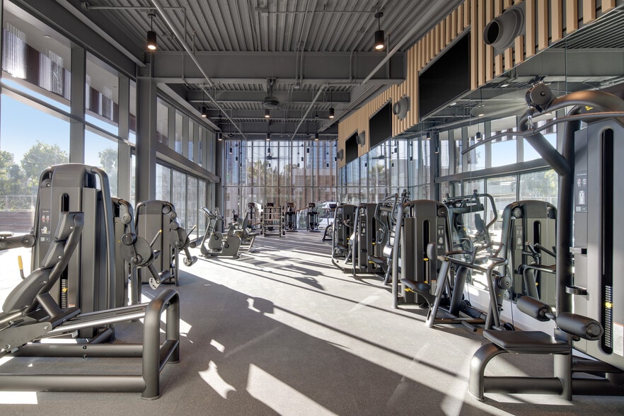 More Photos Of 4747 Executive Dr, San Diego Unknown For Lease