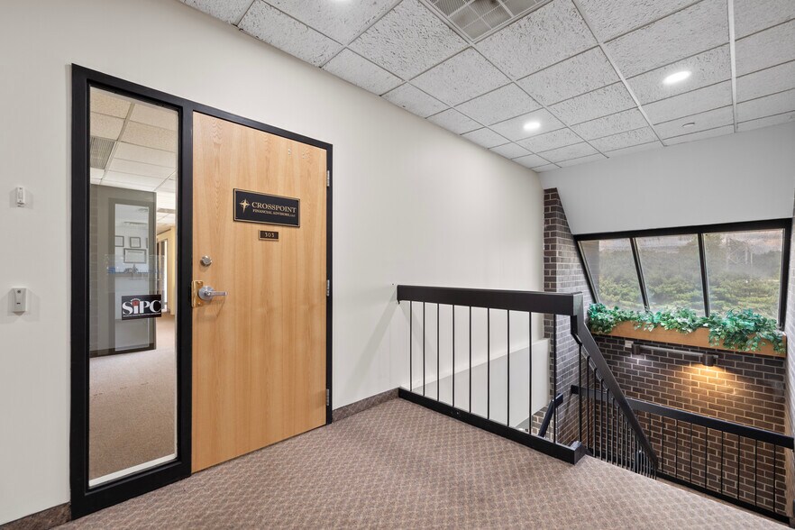 More Photos Of 1 Olde North Rd, Chelmsford Office For Lease
