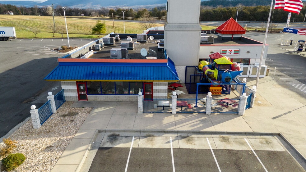 More Photos Of 10937 N Valley Pike, Broadway Restaurant For Lease