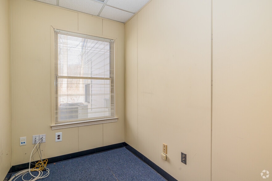 More Photos Of 100-1000 Birchfield Dr, Mount, Mount Laurel Unknown For Lease