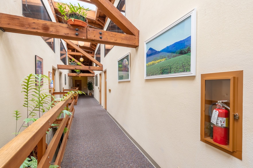 More Photos Of 367-387 N State St, Ukiah Office For Sale
