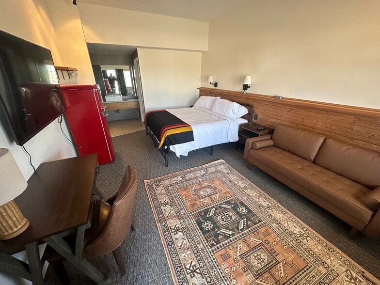 More Photos Of 18088 Highway 395, Lakeview Hospitality For Sale