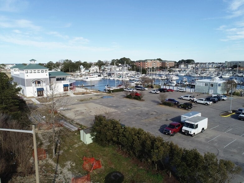 More Photos Of 8180 Shore Dr, Norfolk Marina For Sale