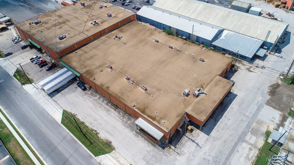 More Photos Of 1734 Centennial Blvd, San Antonio Warehouse For Sale