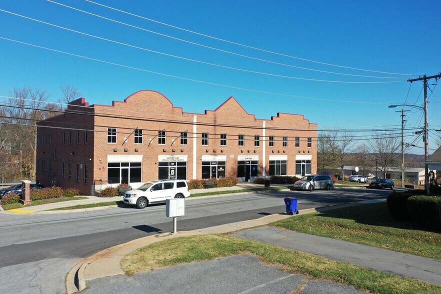 More Photos Of 205 Center St, Mount Airy Medical For Lease