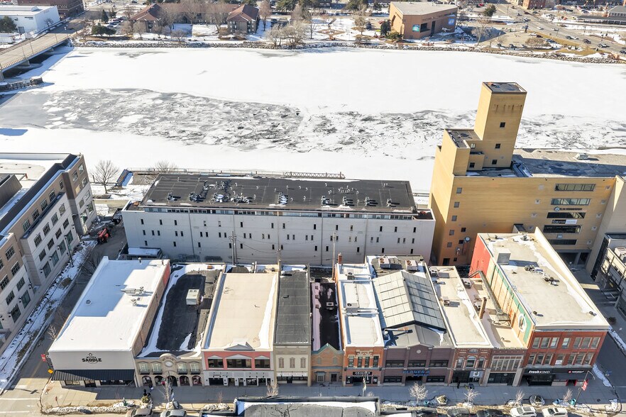 More Photos Of 215 N Washington St, Green Bay Loft Creative Space For Sale